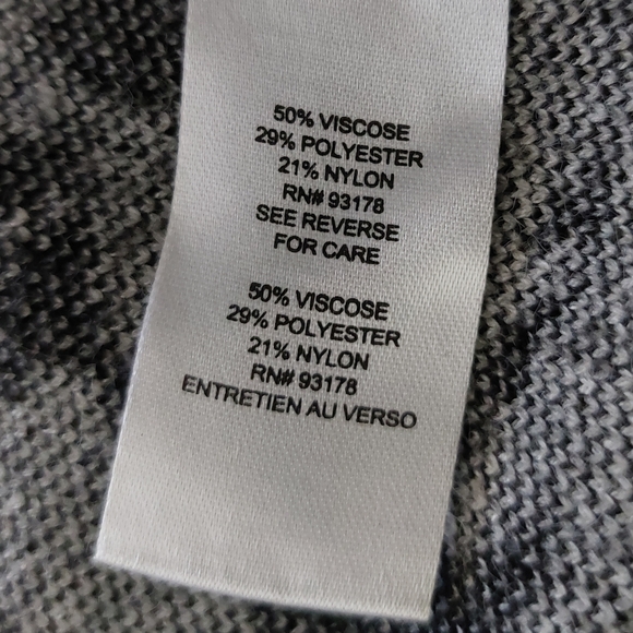 Tahari Black & White Rose Design Thick Viscose Knit Open Front Longline Sweater - Picture 8 of 11